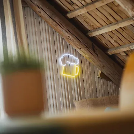 Saaremaa õlletuba - Attic Retreat At Brewery אתר קמפינג Pihtla